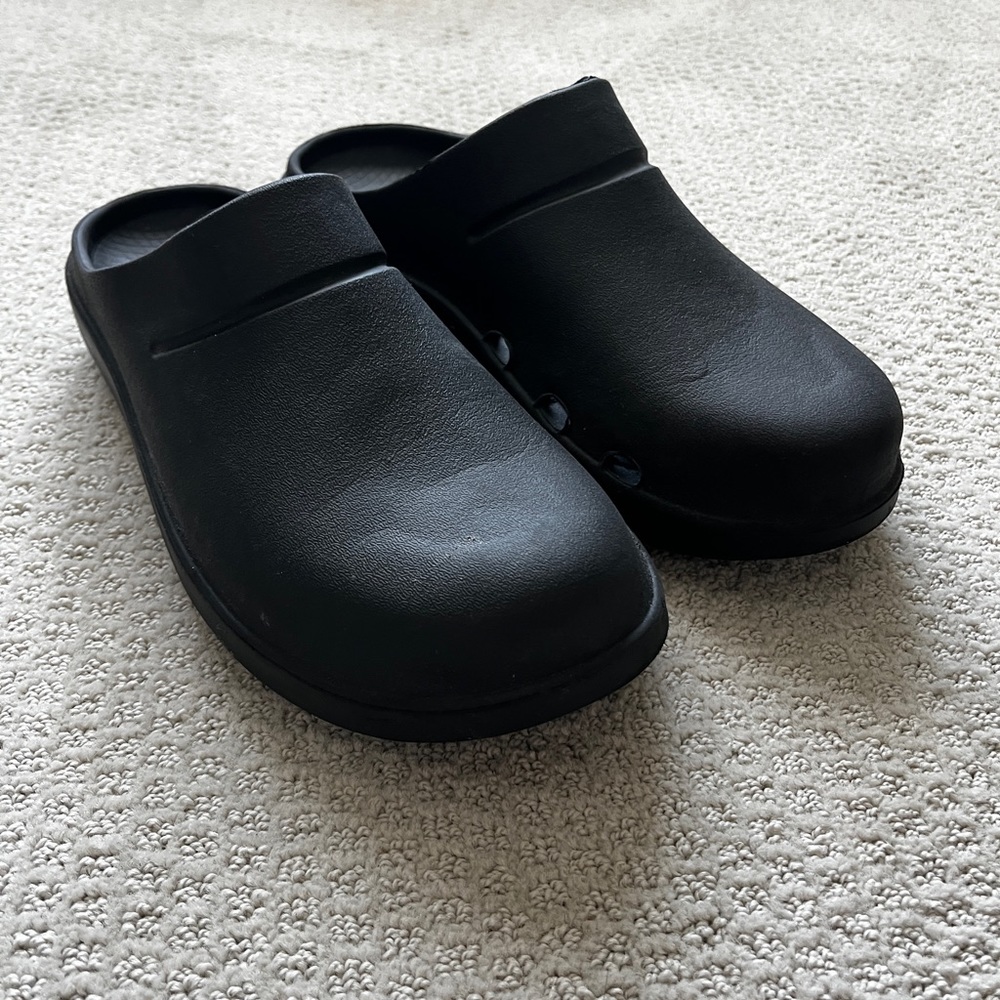 Oofos OOcloog M11/W13 Gently used!